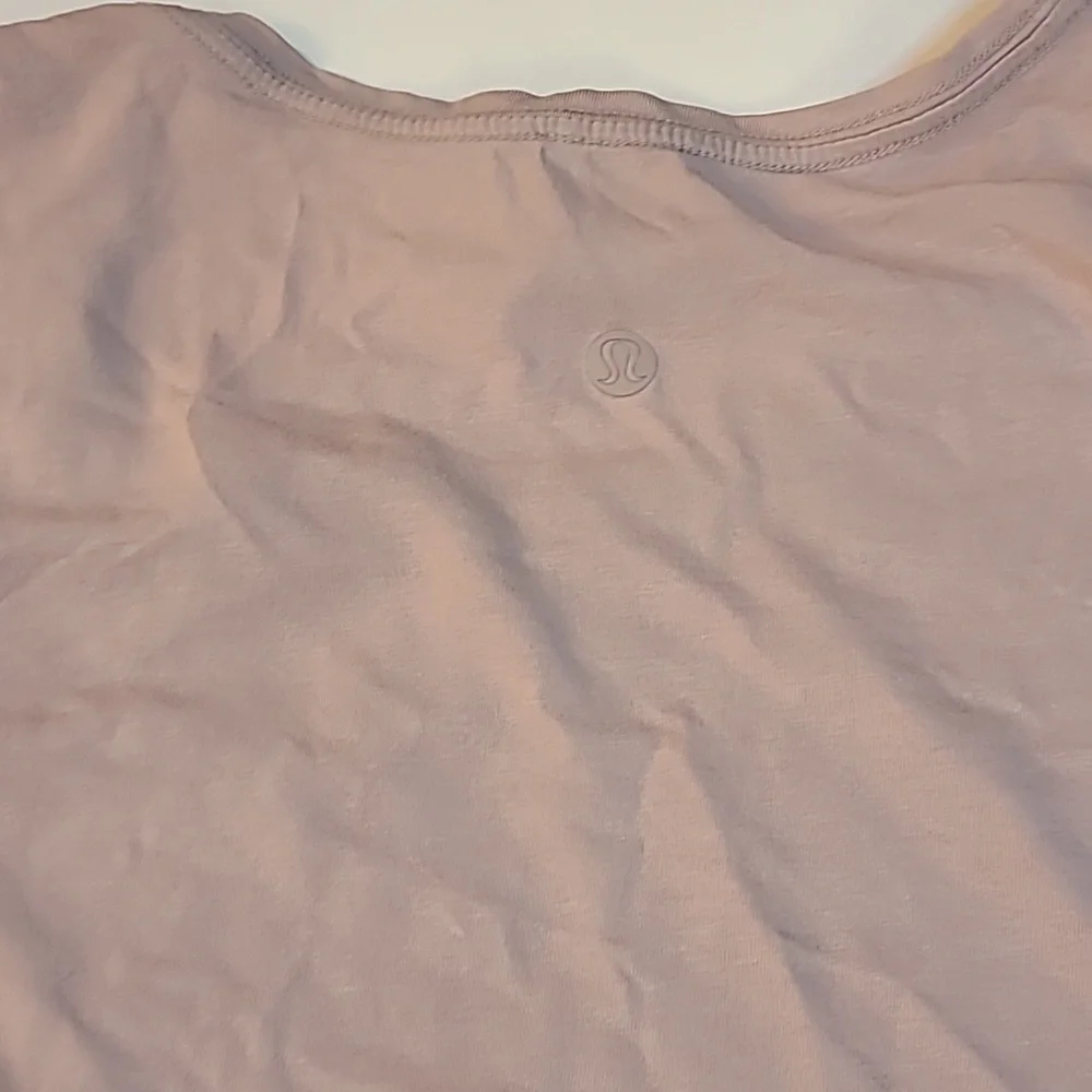 #288 Lululemon Tshirt Size 4 t1159